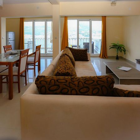 Mountain Bay Views Apartments Njivice Kültér fotó