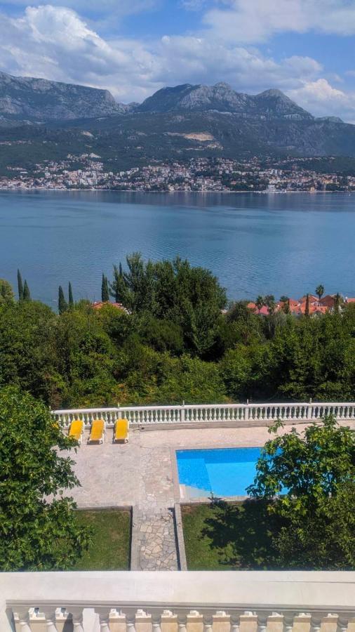 Mountain Bay Views Apartments Njivice Kültér fotó