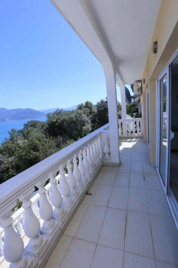 Mountain Bay Views Apartments Njivice Kültér fotó