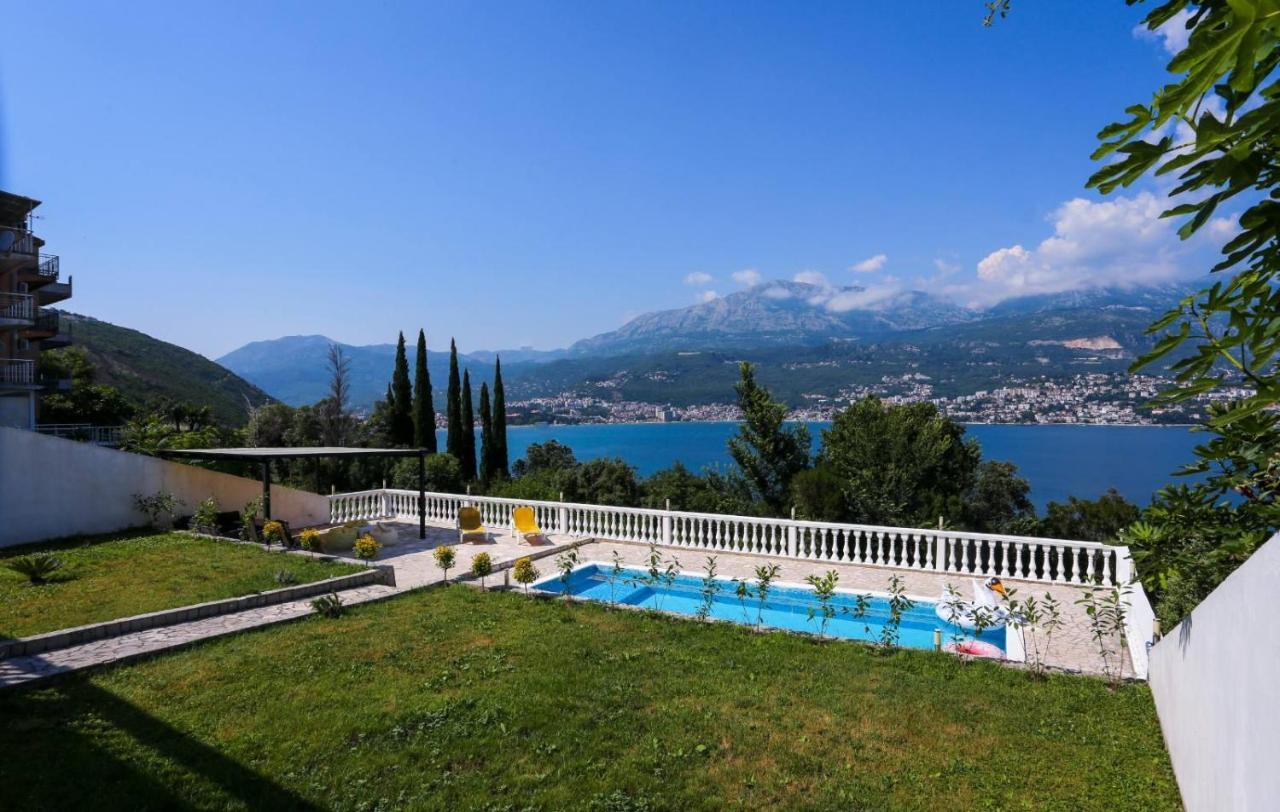 Mountain Bay Views Apartments Njivice Kültér fotó
