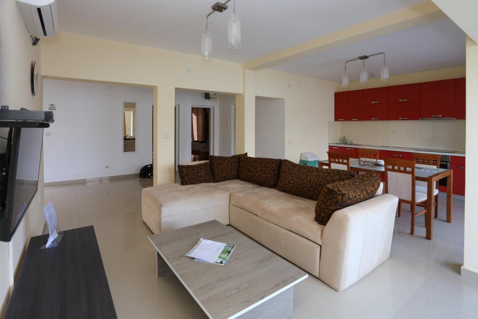 Mountain Bay Views Apartments Njivice Kültér fotó