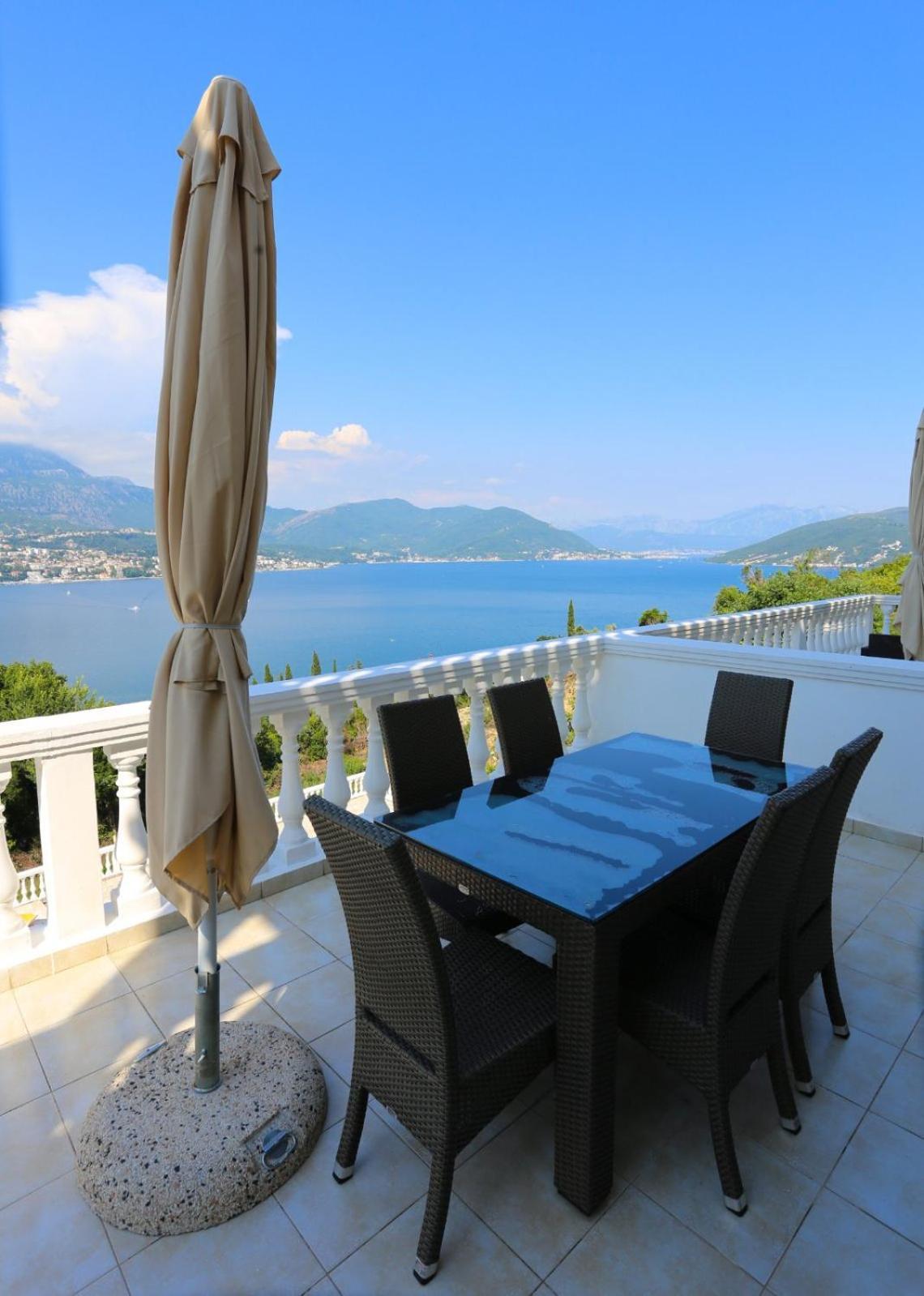 Mountain Bay Views Apartments Njivice Kültér fotó