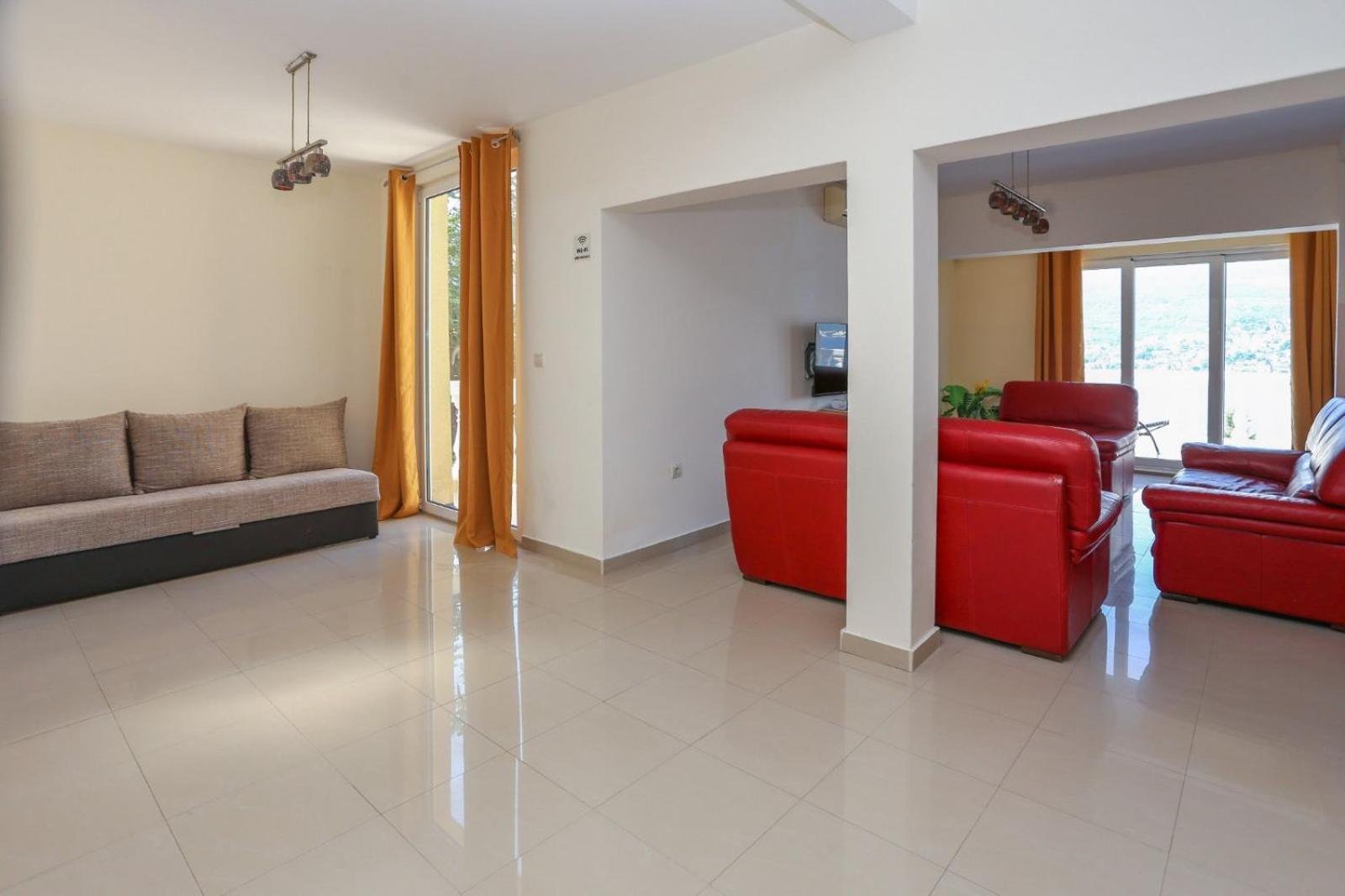 Mountain Bay Views Apartments Njivice Kültér fotó
