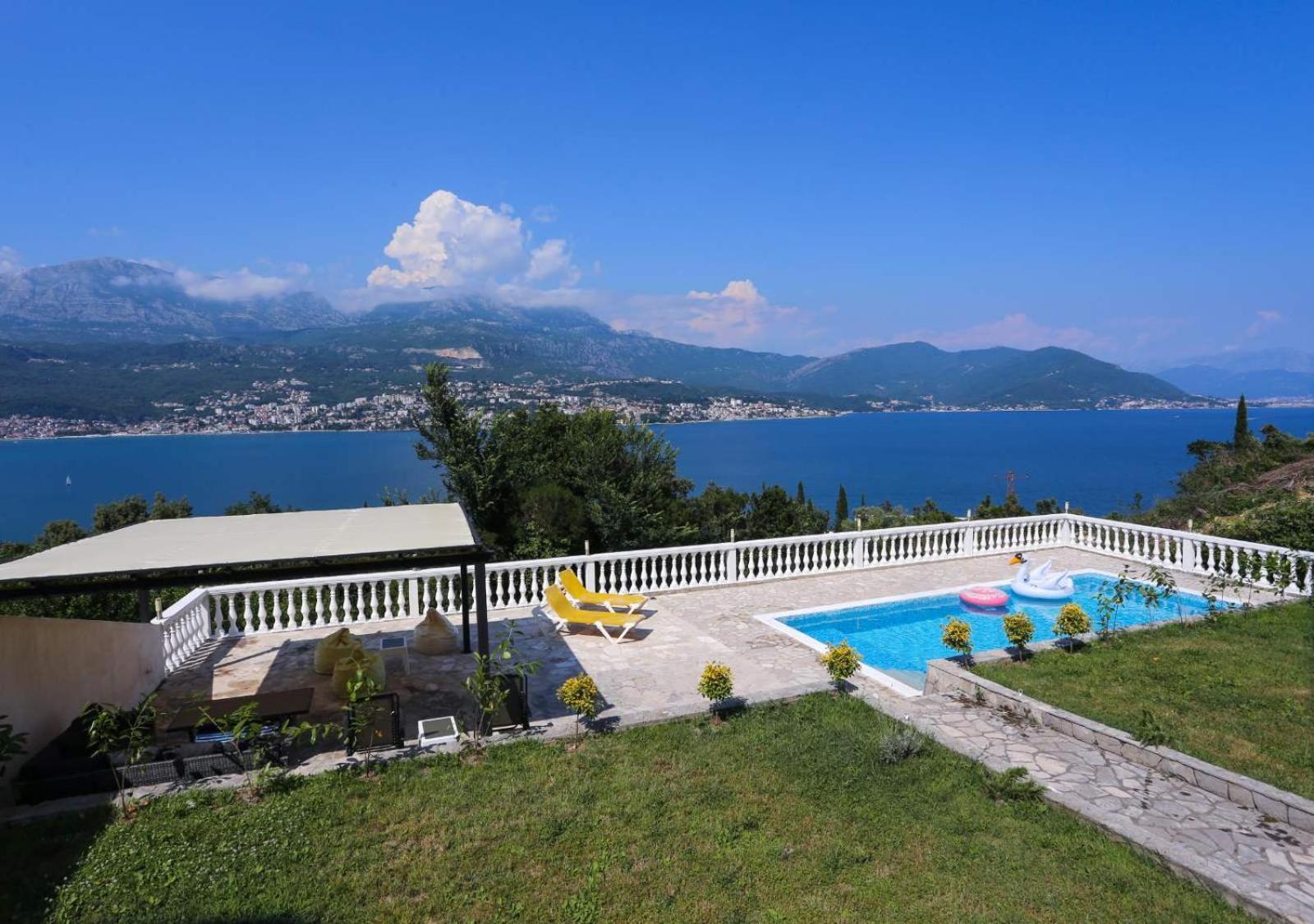 Mountain Bay Views Apartments Njivice Kültér fotó