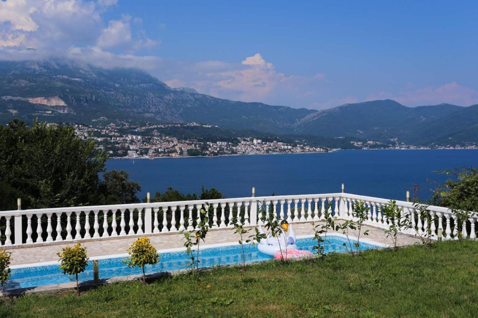 Mountain Bay Views Apartments Njivice Kültér fotó